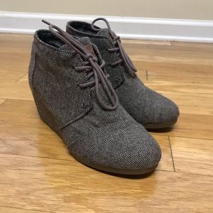 6.5 Tom Wedge Booties (Herringbone Pattern)